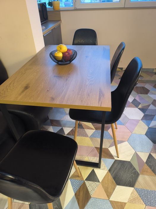 Кухненска маса + кожени диванчета