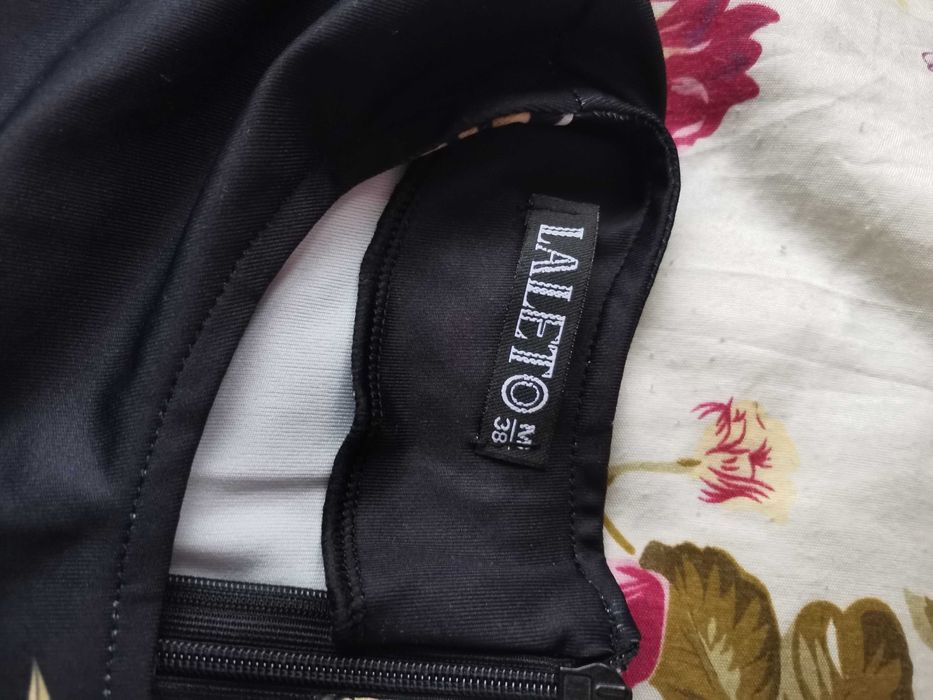 Дамска рокля с мотиви