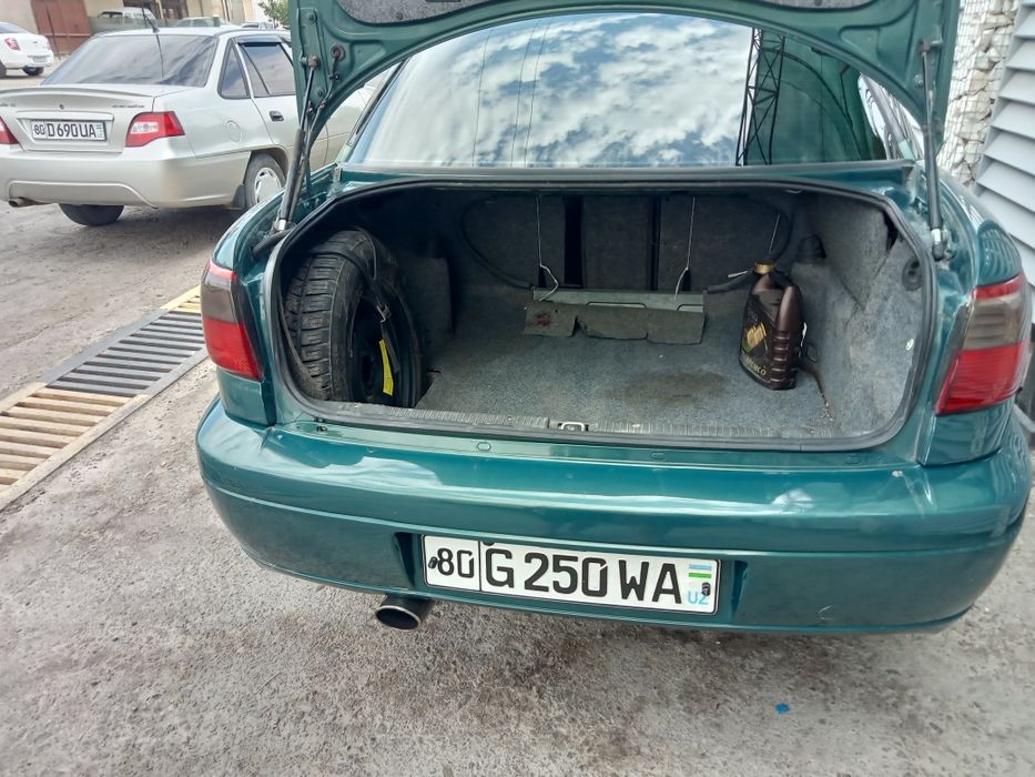 Opel Omega 2.2 motor