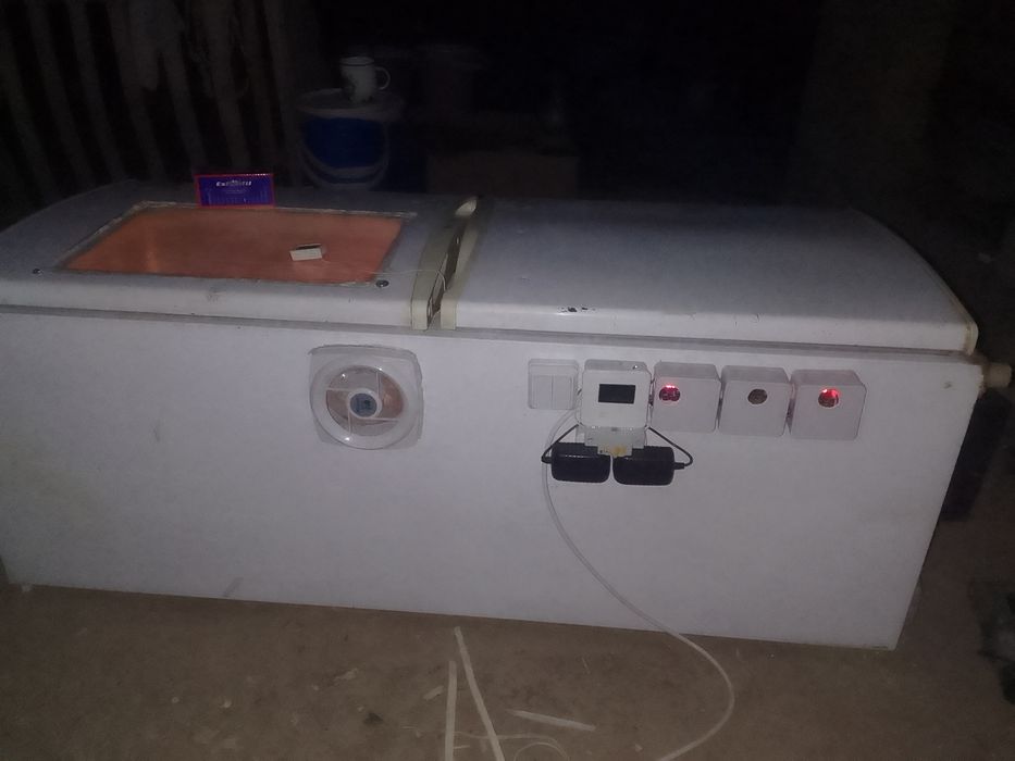 Инкубатор автоматически