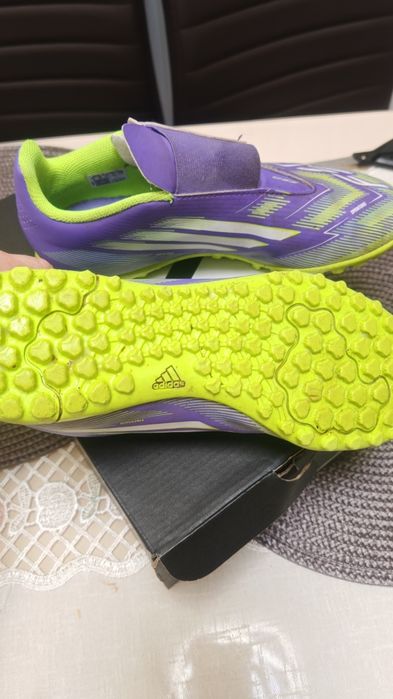 Футболни обувки Adidas F50, размер 37.5