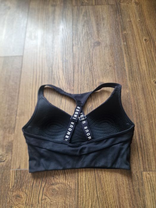 Страхотно дамско спортно бюстие UNDER ARMOUR размер S/M