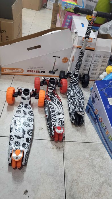 Детски скутер тротинетка Сгъваема Кроксър Ево 202 светещи гуми