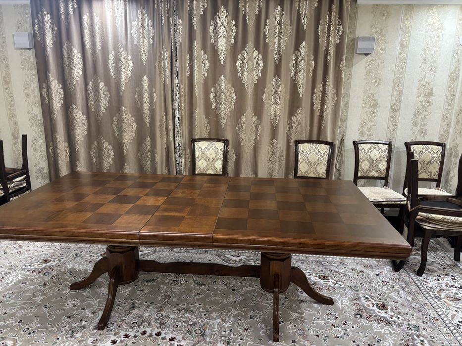 Раздвижной стол для гостиной