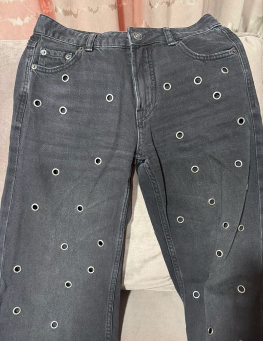 Blugi Stradivarius cu capse metalice