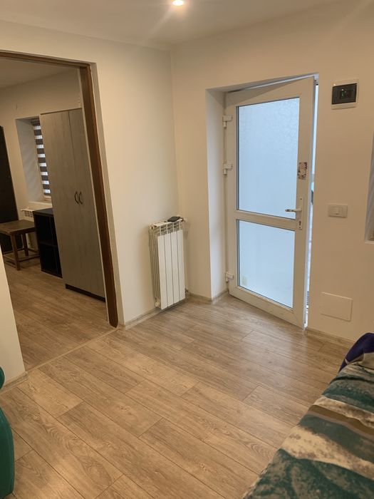 Privat inchiriez casa