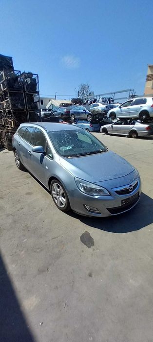 OPEL ASTRA J  an 2011 Dezmembrez/Dezmembram