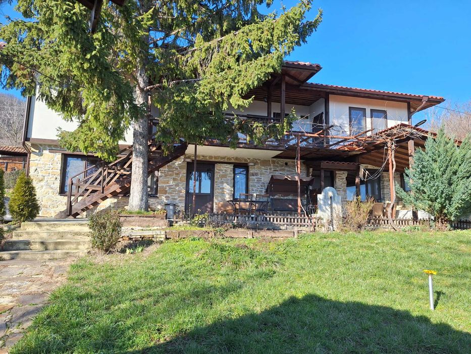 Къща за гости ЕФТИМОВИ, на 90 км от Варна, с. Черни връх, Обл. Шумен