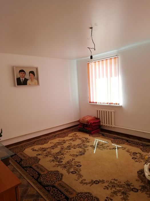 Шанхайда бір қорада екі уй сатылады.