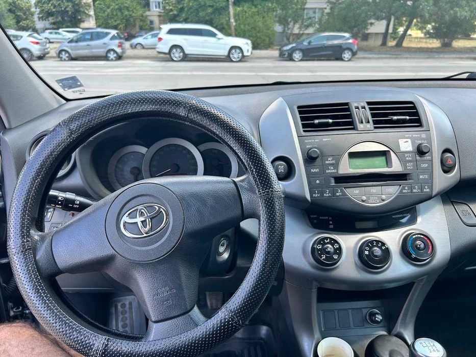 Toyota RAV 4 2. 2 D-4D 151к. 2006