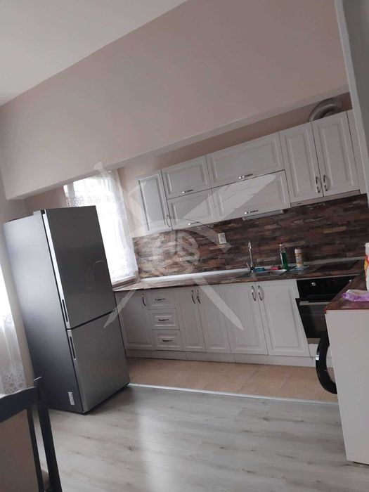 Дава се под наем Етаж от къща в Асеновград - 160 кв.м за 648.21 € - Снимка #3