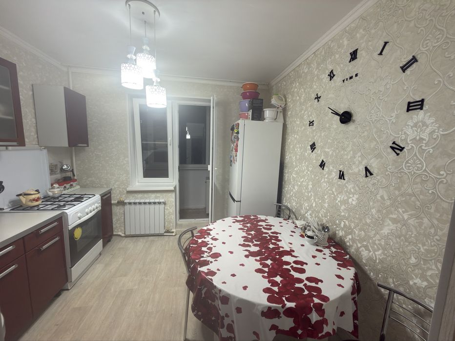 Шұғыл түрде 3 бөлмелі пәтер сатылады.