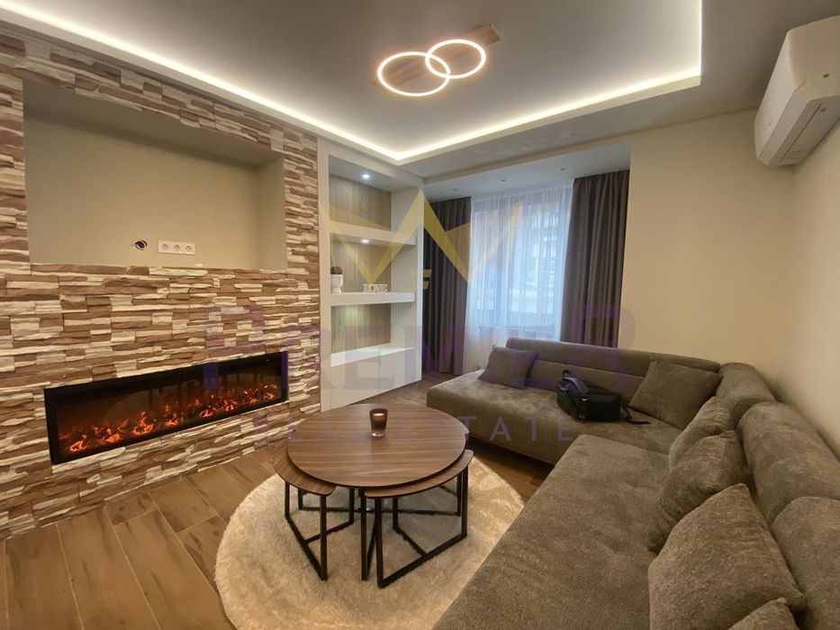 Дава се под наем Тристаен апартамент в София, Център - 90 кв.м за 1500 € - Снимка #2