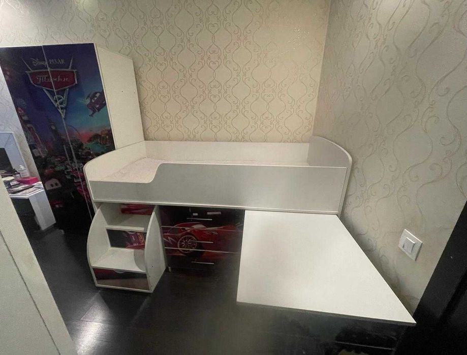 Продаю шкаф с кроватью