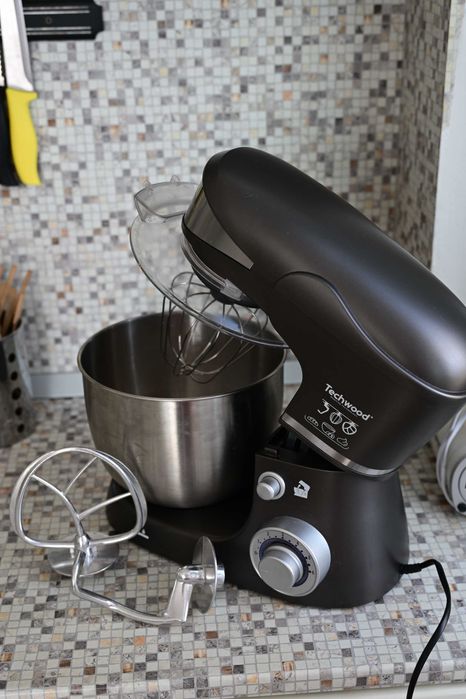 Techwood TRO-1058, 1000W, 5 литра, 6 скорости, 3 приставки Инокс