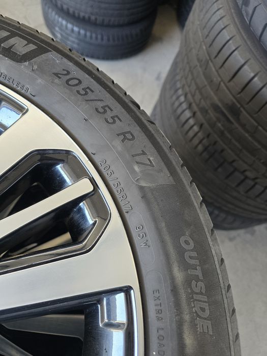 2 Броя 205/55/17 Michelin 5mm 24dot