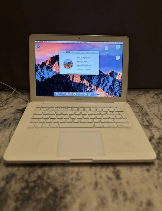 MacBook srochna sotiladi