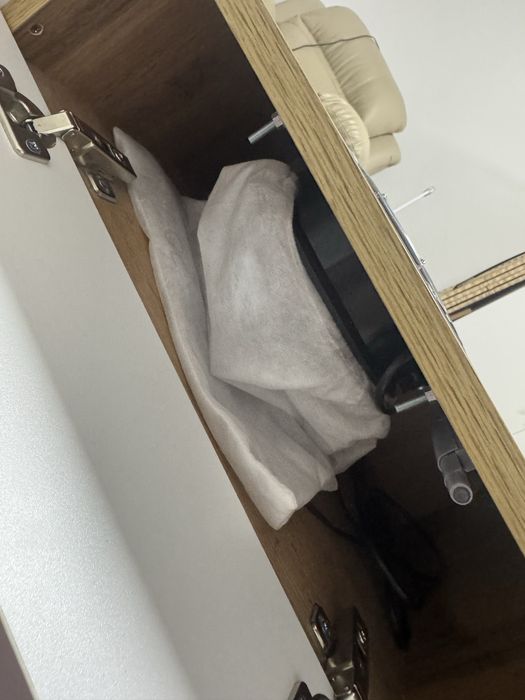 Продам стол для мастера маникюра