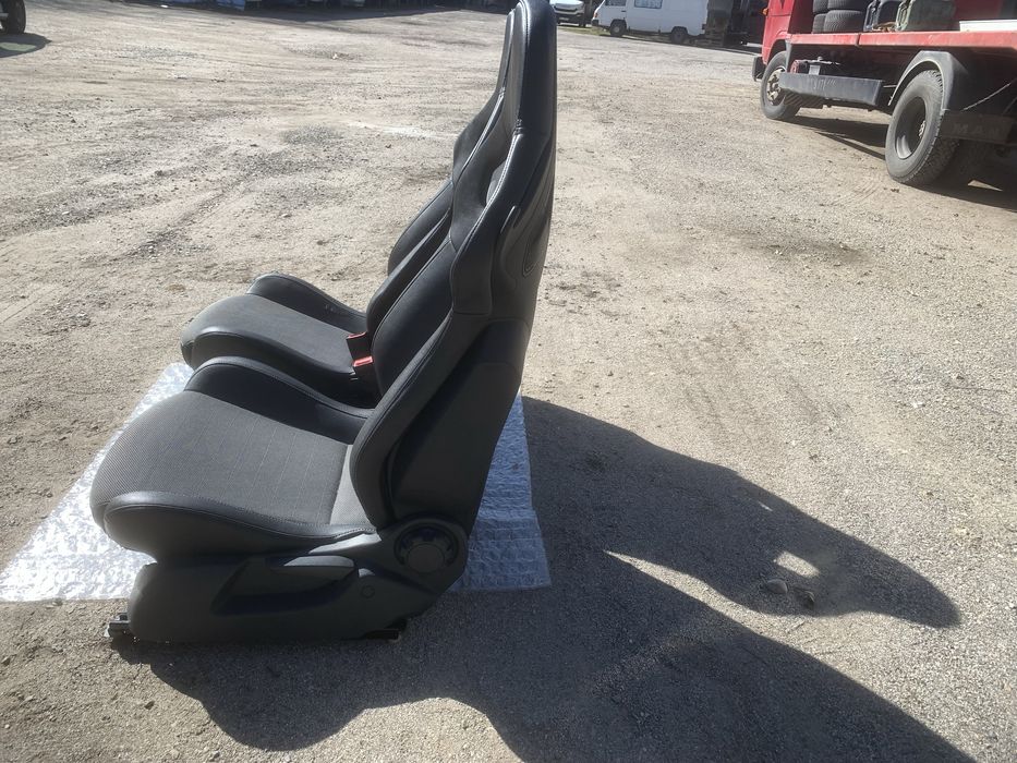 Recaro Bucket Seats за Golf 5 R32/GTI
