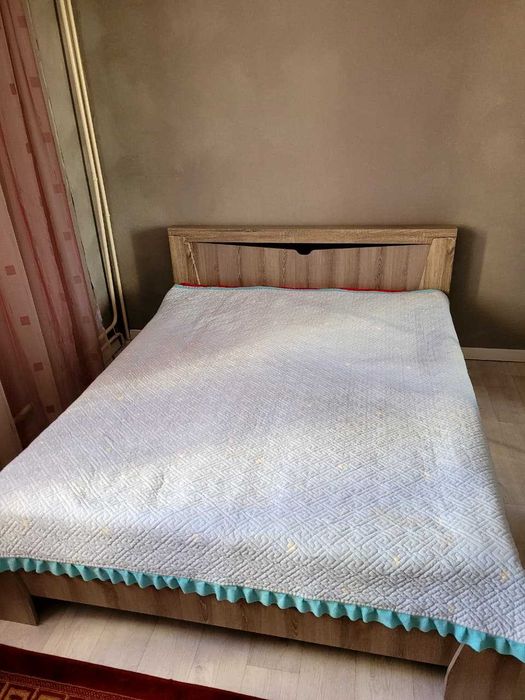 Продается спальный гарнитур