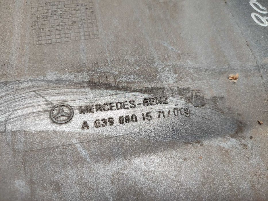 Colt Bara Spate Dreapta / Coltisor Bara Mercedes-Benz Vito / Viano (W639) 2003–2014 / Cod OEM A6398801571 (4D2)