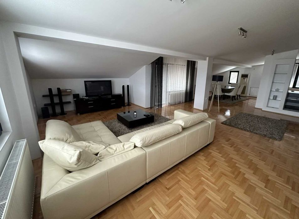 Дава се под наем Тристаен апартамент в Пловдив, Младежки Хълм - 105 кв.м за 425 € - Снимка #1