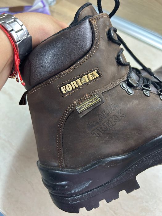 Ловни обувки нови