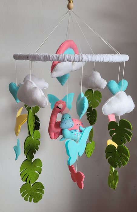 Realizez carusele pentru pătuț bebelusi