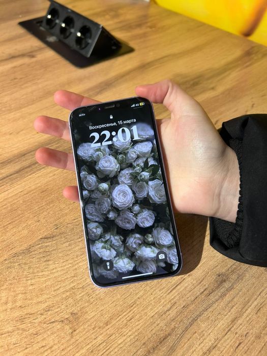 Iphone 12 с зарядкой