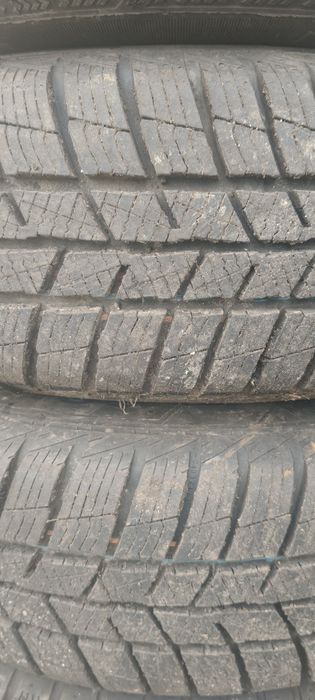 Гуми зимни 13 и 14 цола топ състояние!
