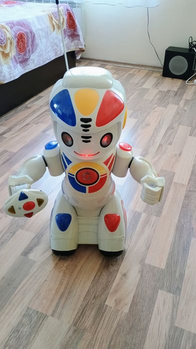 Робот Емилио /Интерактивна играчка/