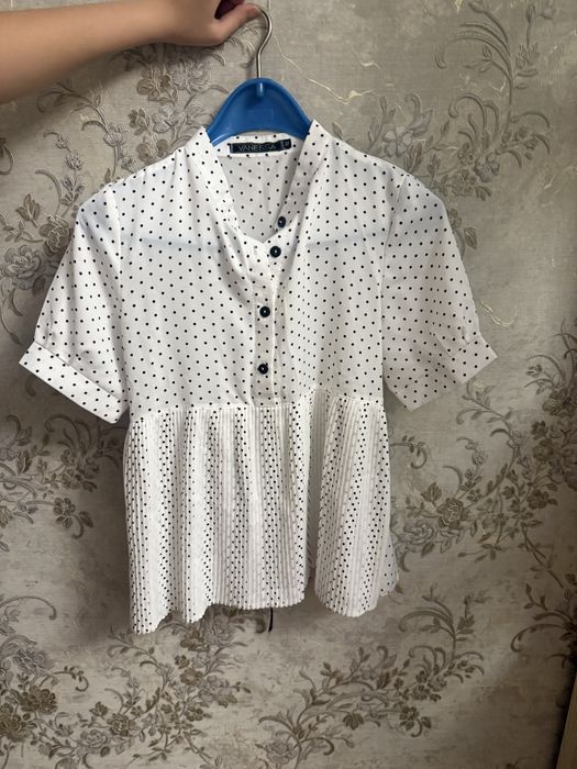 Новая блуза, на спине с завязками