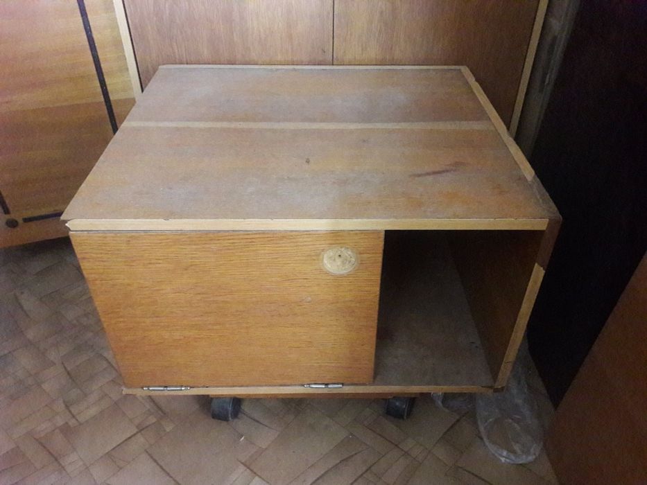 Шкафчик тумбочка