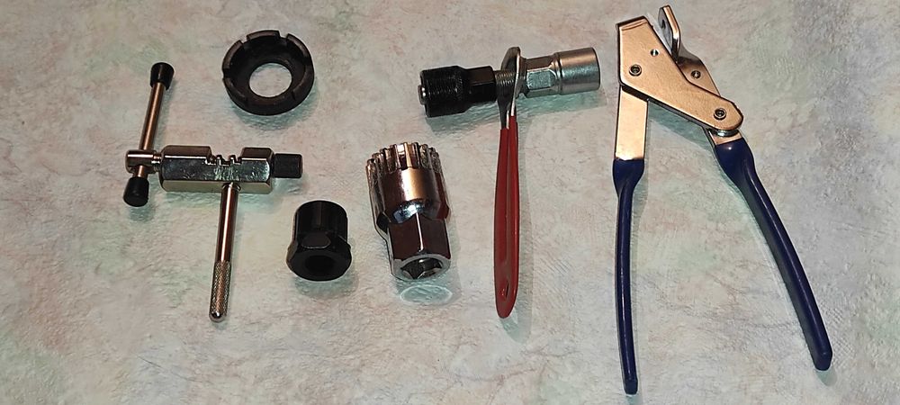 vand - chei scule pt. service bicicleta noi nefolosite :