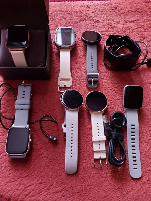 Vînd ceasuri smartwatch  diferite modele
