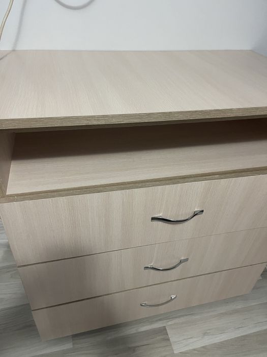 Vând mobilă dormitor