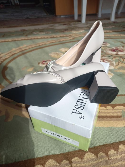 Новые стильные туфли