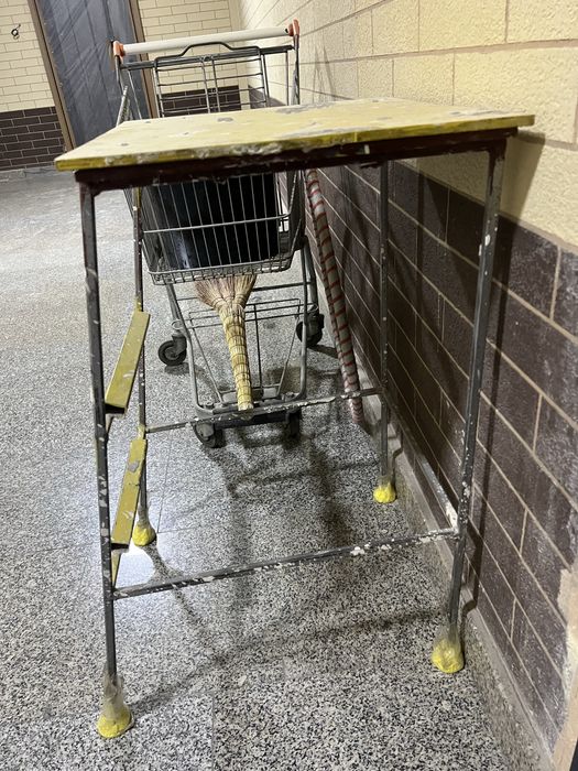 Продается подставка для работы по дому или в магазин