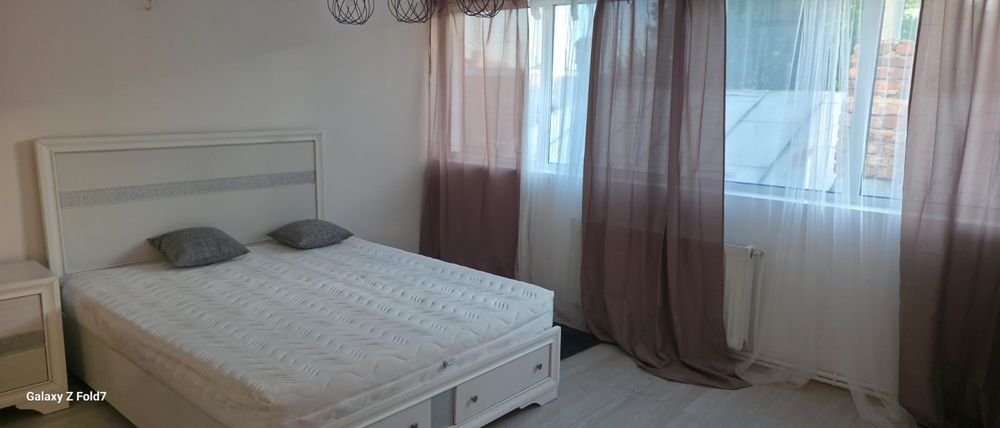 Închiriez apartament 3 camere , situat in Cartierul București noi, langa metrou bazilescu , 2 minute de piata 16 Februarie .