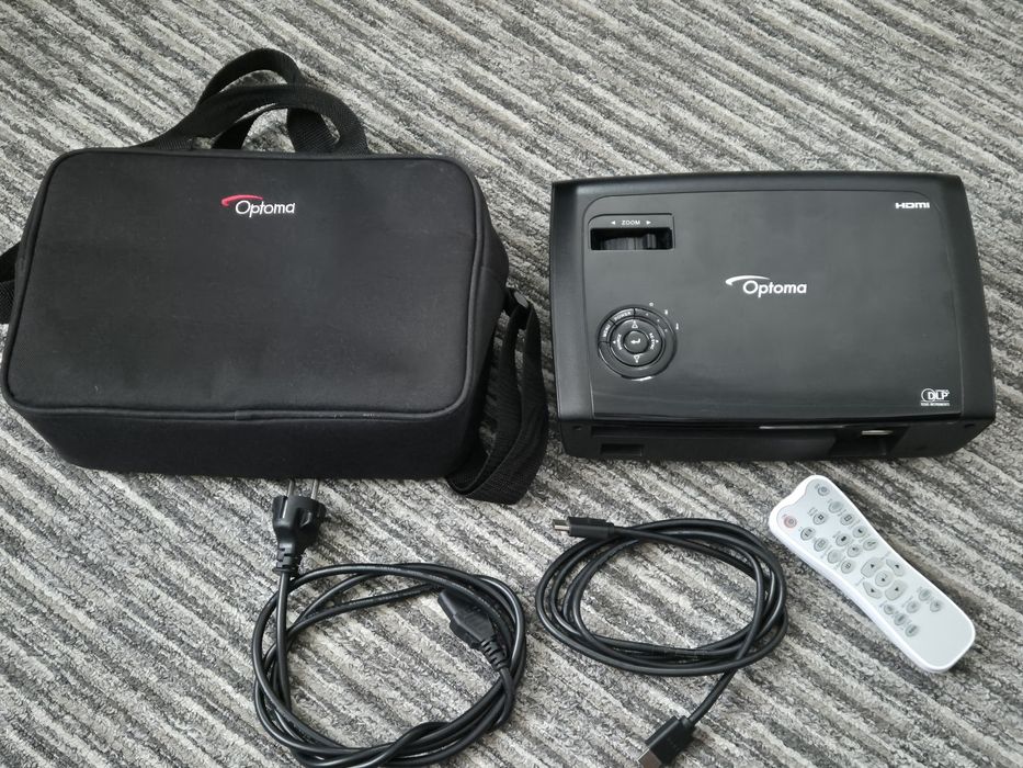 Vand Videoproiector Optoma HD600X HDMI Pachet Complet.