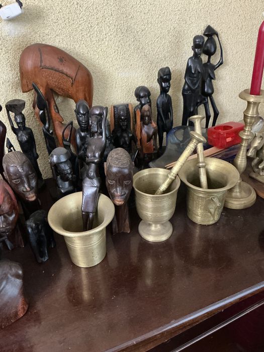 Statuete  și măști africane