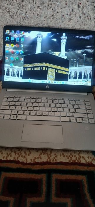 Hp laptopi made in Dubai with bag and also charger