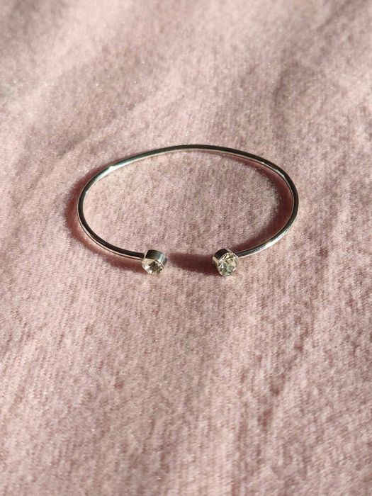 Златни и сребърни гривни от медицинска стомана