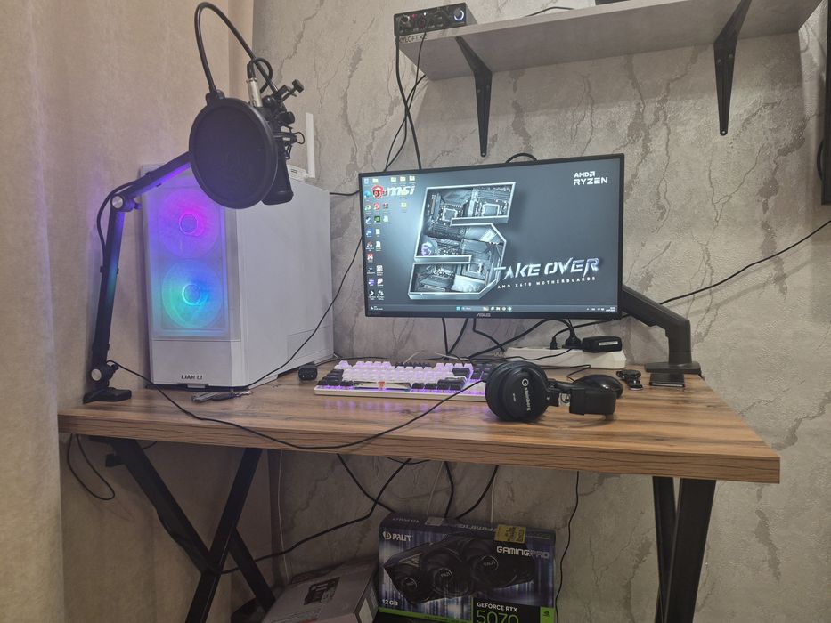 AMD Ryzen 7 9800X3D / RTX 5070 12GB
