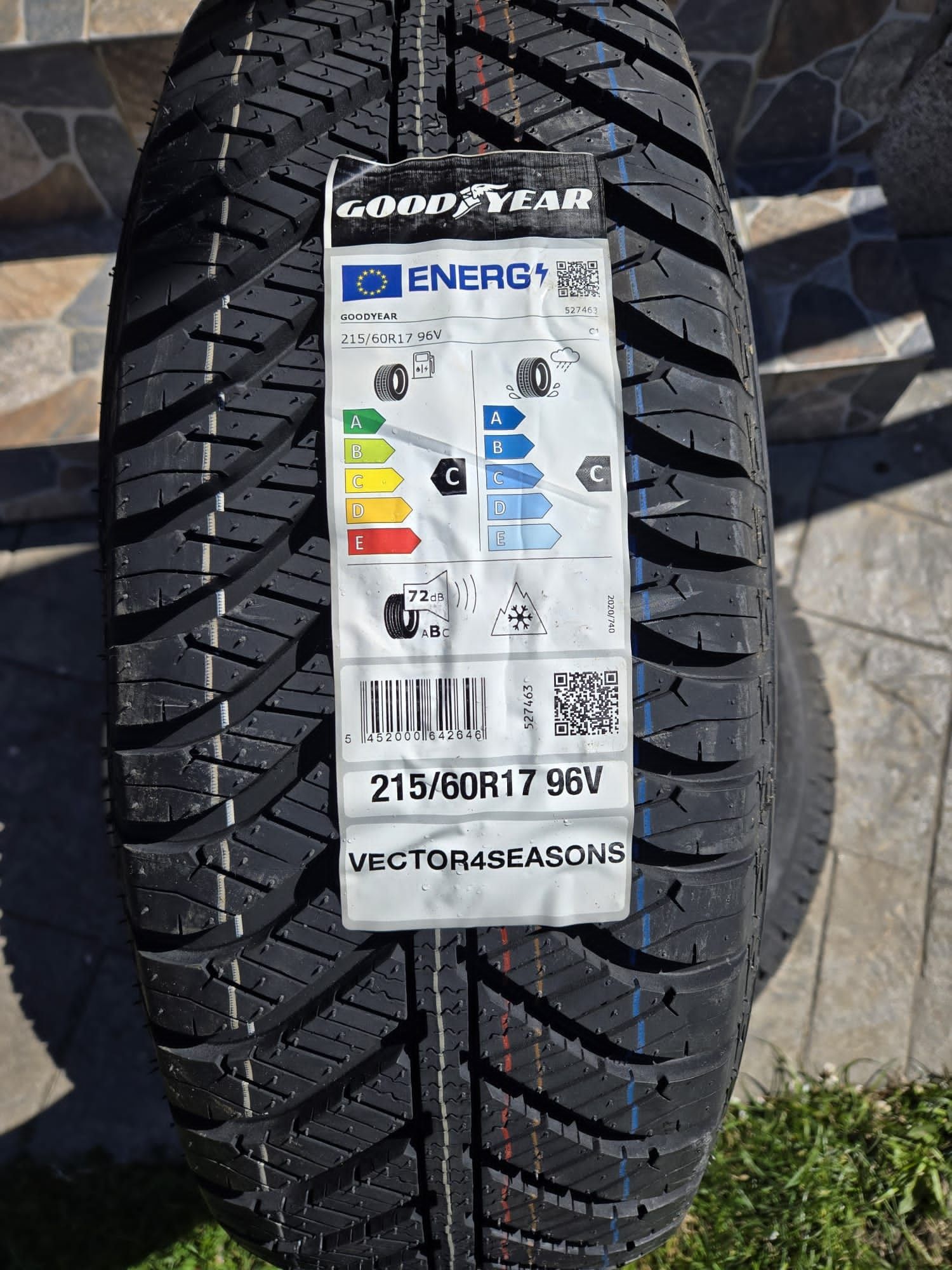 GOODYEAR 215/60R17c EAGLE ＃1 YA1755 Anvelope Diametru (inch) 17 Goodyear - eMAG.ro