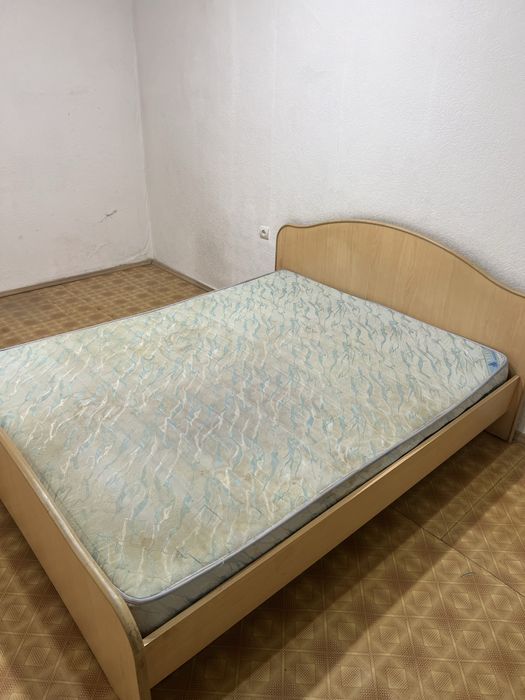 Кровать дауспальная бу