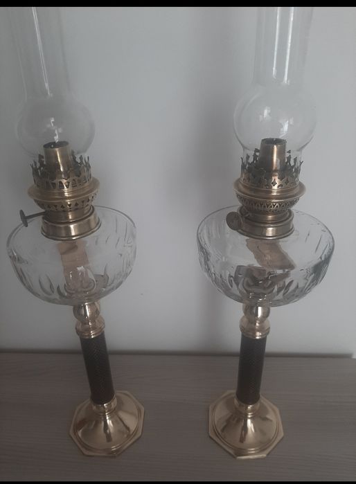 Două Lămpi gaz cu bazinul din cristal.