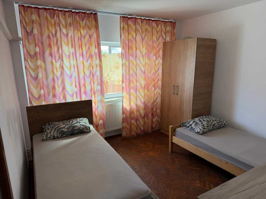 apartament 3 camere de inchiriat