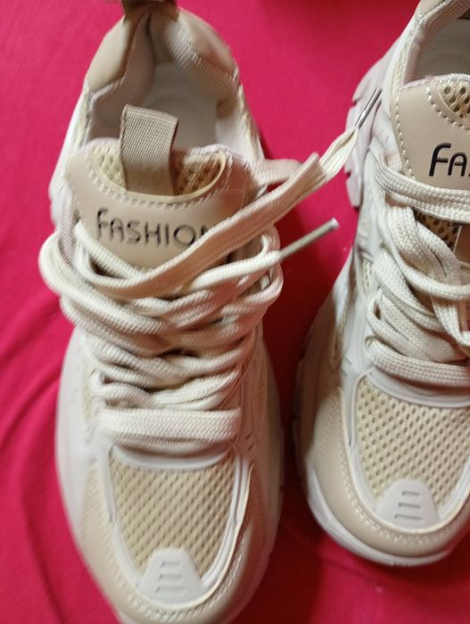 Adidași noi Fashion