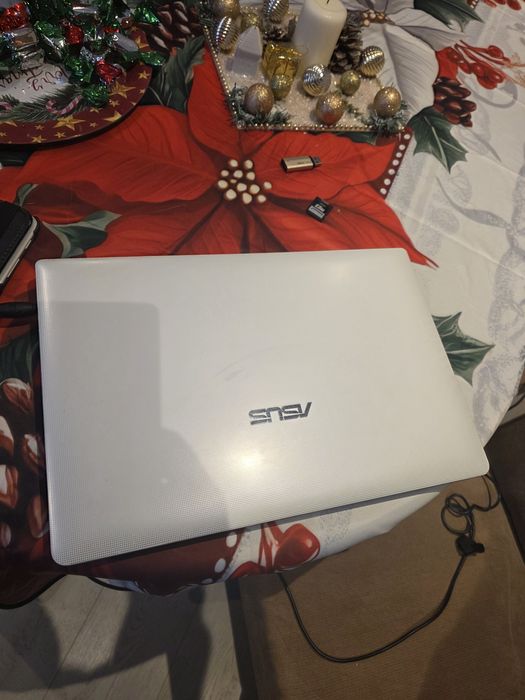 Laptop in strae buna